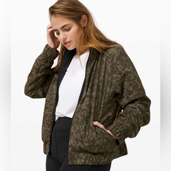 Lululemon Bombs Away Jacket
Black / Summer Shade Medium Olive Dark‎ Olive size 8 - Picture 10 of 10